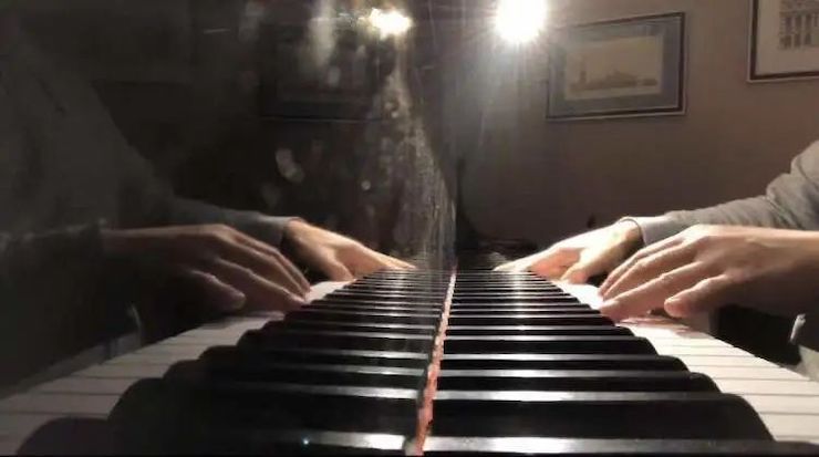 宋思衡的“宅抗疫” | 挑战主播、筹集口罩、闭关作曲，这位取消了20场演出的钢琴家原来这么忙！